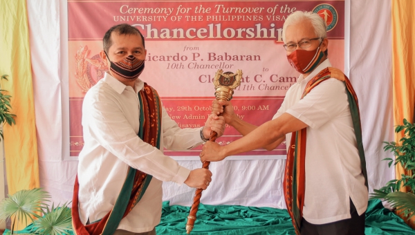 Babaran turns over the UPV Chancellorship to Camposano