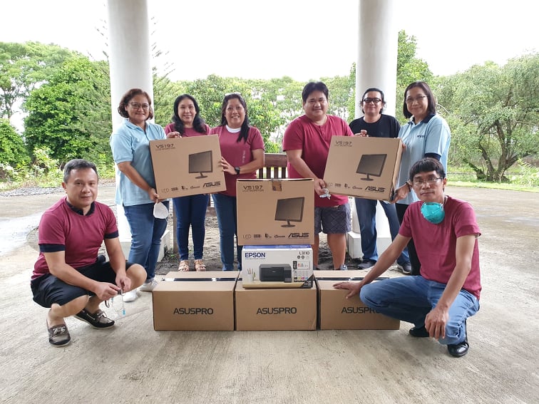 iAmUPHi and UPAA Iloilo Chapter donate to WVSU-MC