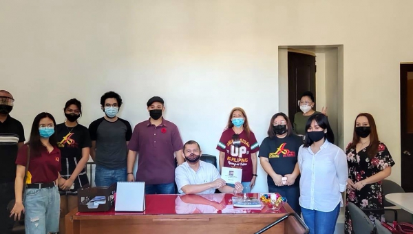 UP Hamili-UP Hamilia hand-over cash donations to UPV and send aid to Cagayan and Catanduanes