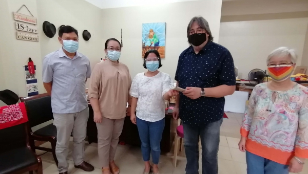 BSPH pioneer batch donates to Bio Sci