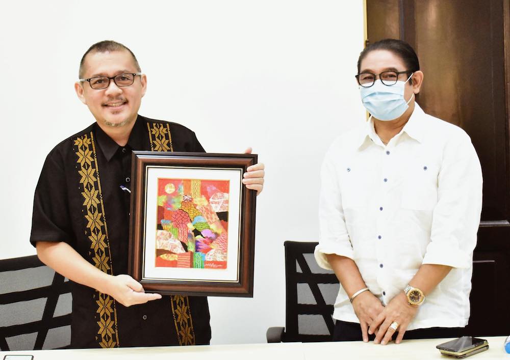 Local artists donate artworks to UP Visayas