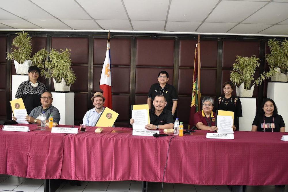 UPV signs MOA with alumni groups to set up solar grid at the Iloilo City campus