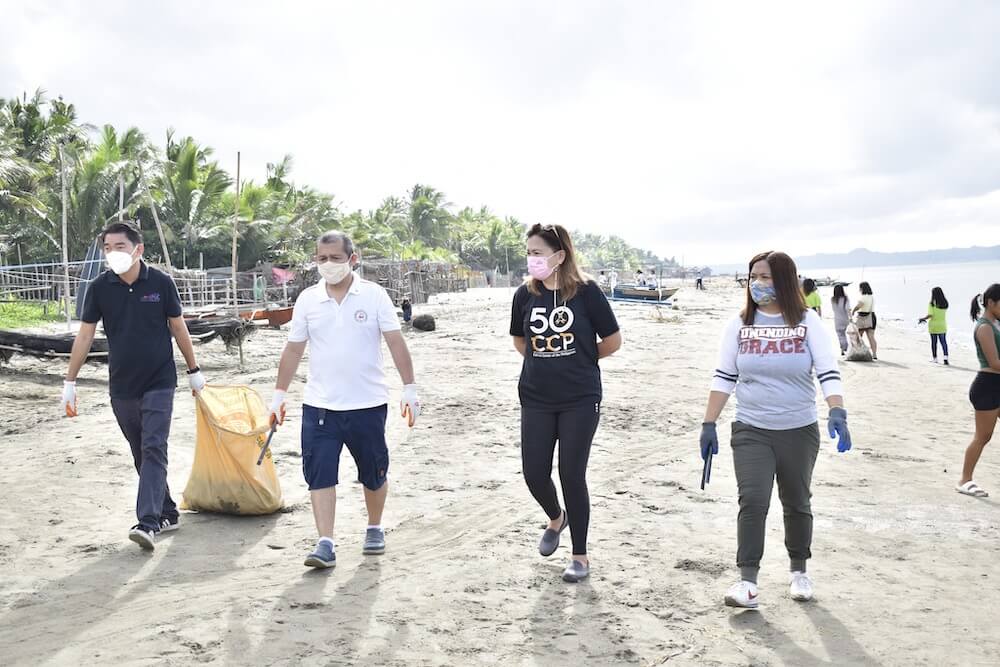 UPV, UP Validus Amicitia, stakeholders mark Earth Day with beach clean-up 