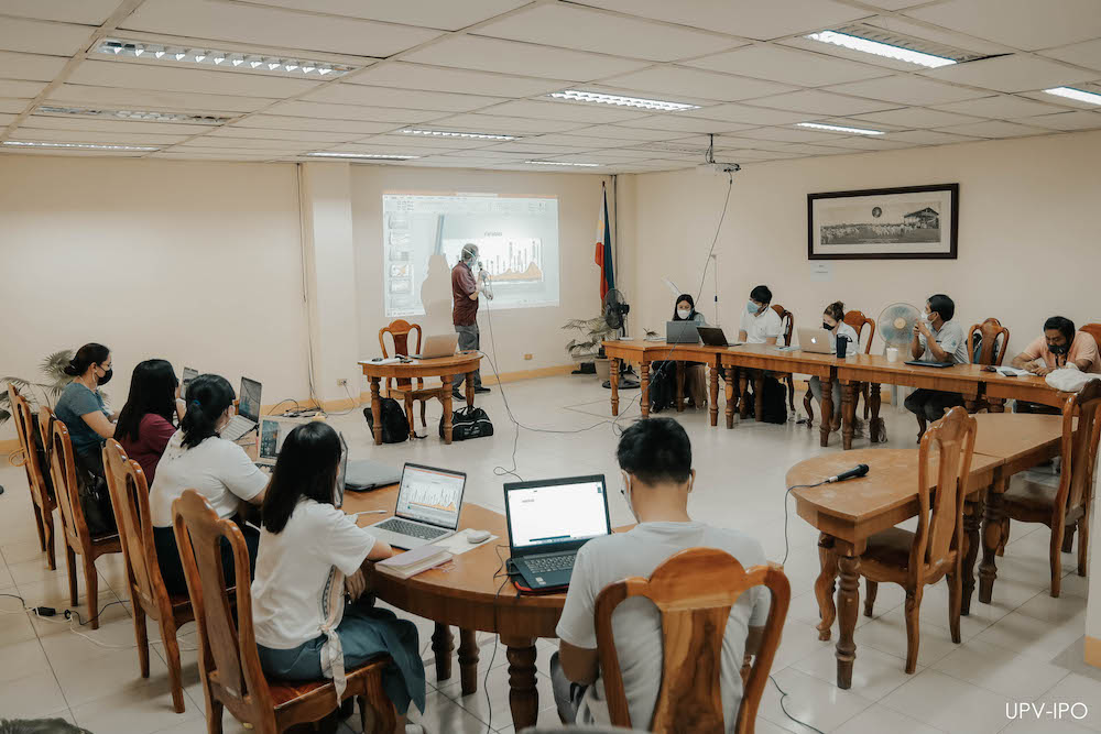 Faculty members and staff attend data visualization workshop