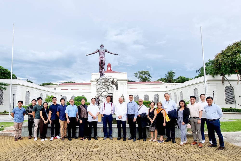 UP President Concepcion fellowships with UP College of law alumni and students in Iloilo