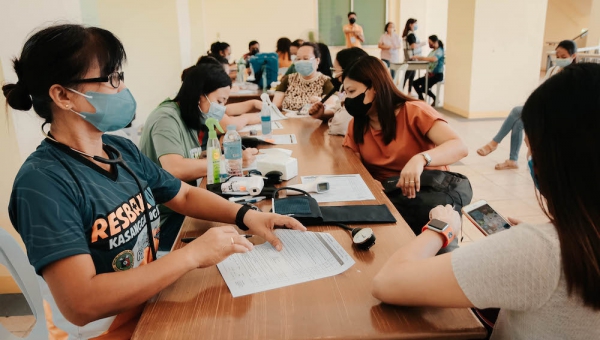 UPV personnel receive COVID-19 jabs during ‘PinasLakas’ vax drive