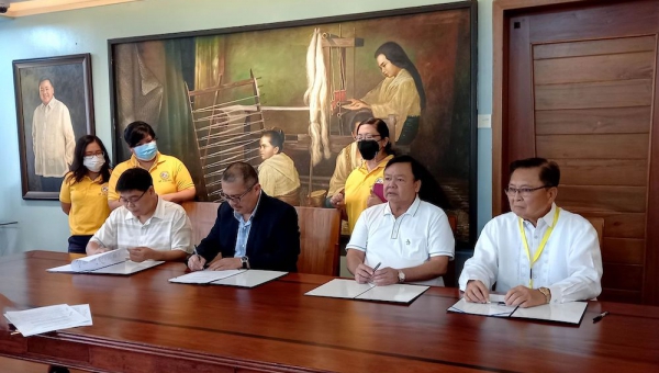 UP Visayas inks MOA with Iloilo City Government for the institutionalization of ICMC