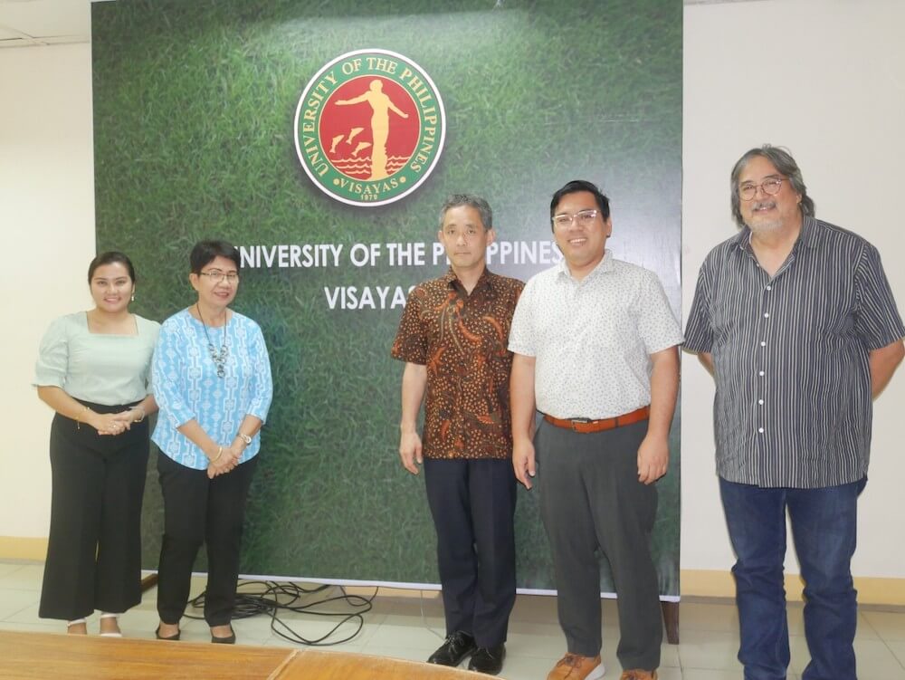 Kochi University grad program head visits UPV