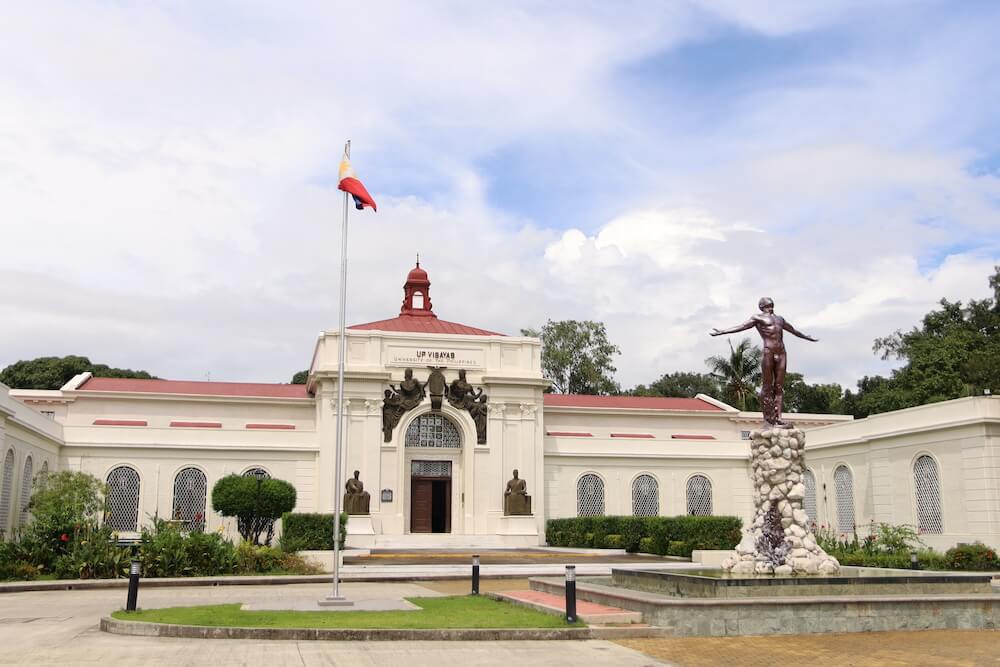 UPAA and Upsilon Sigma Phi Alumni Association to donate computers to UPV