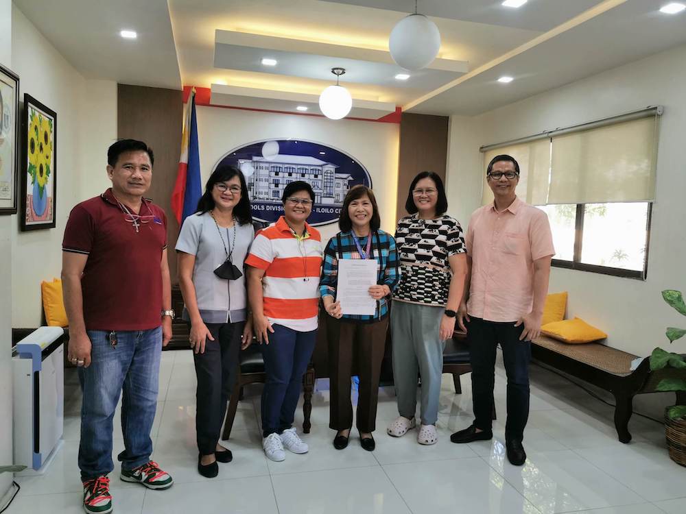 UPV signs MOA with SDO-ILOILO City for Civic Education Program