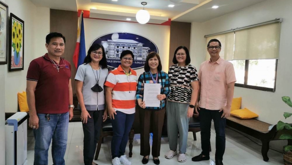 UPV signs MOA with SDO-ILOILO City for Civic Education Program