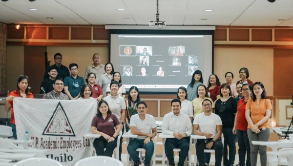 Faculty Regent Ramota dialogues with UPV members of the faculty and REPS