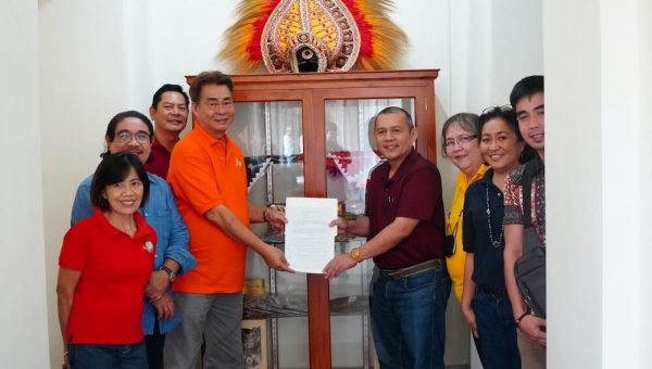 UPV MACH receives curio cabinet donation from Iloilo Dinagyang Foundation