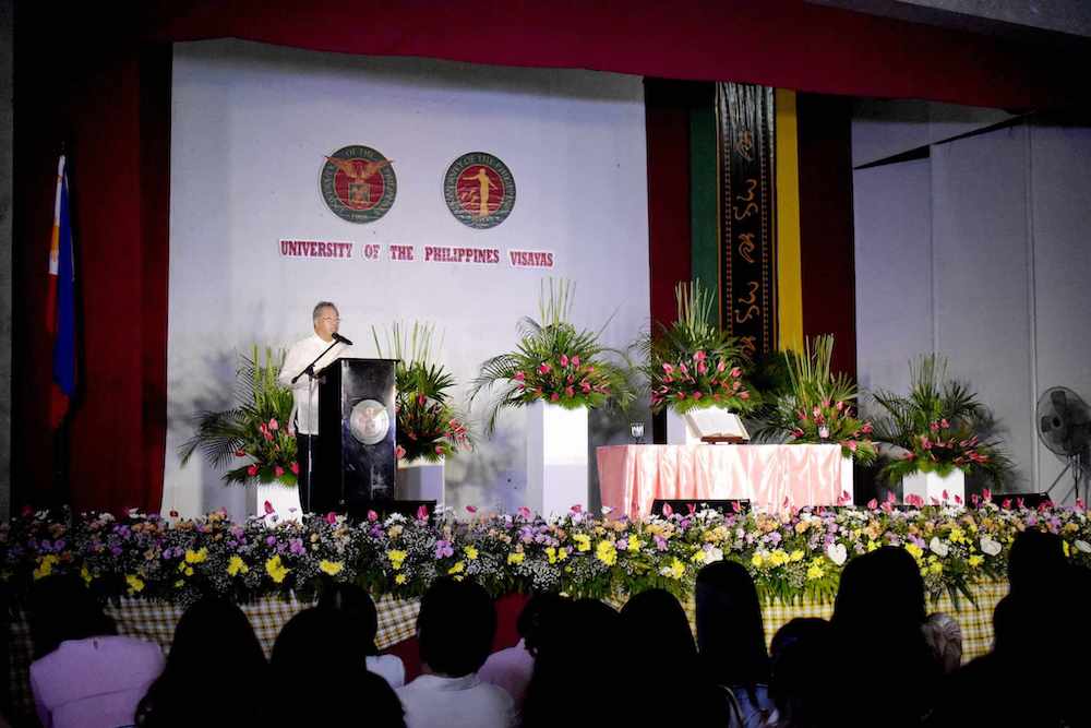Alumni doctor implores graduates to have fortitude in facing life outside UP