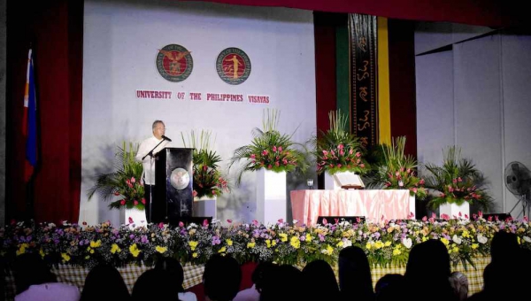 Alumni doctor implores graduates to have fortitude in facing life outside UP