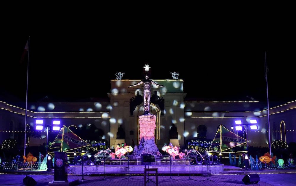 UPV Iloilo City campus dazzles with Christmas lights display