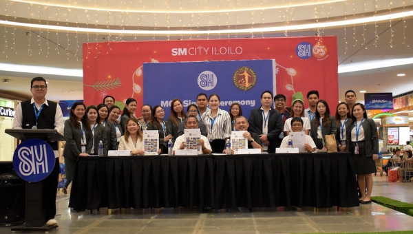 UPV and SM City Iloilo sign MOA for participation of UPV students in OJT program, recruitment, and job placement in SM Supermalls