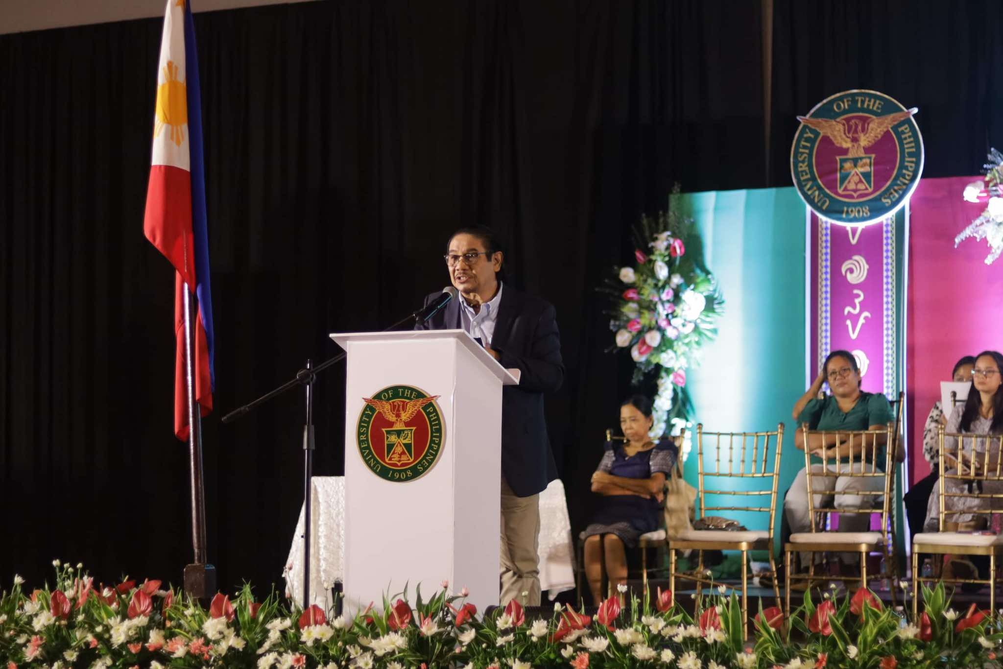 Artist professor and UPHSI alumnus addresses 2024 high school achievers