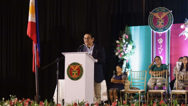 Artist professor and UPHSI alumnus addresses 2024 high school achievers