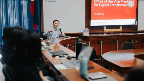 AVP Sy visits UPV to discuss digital transformation initiatives