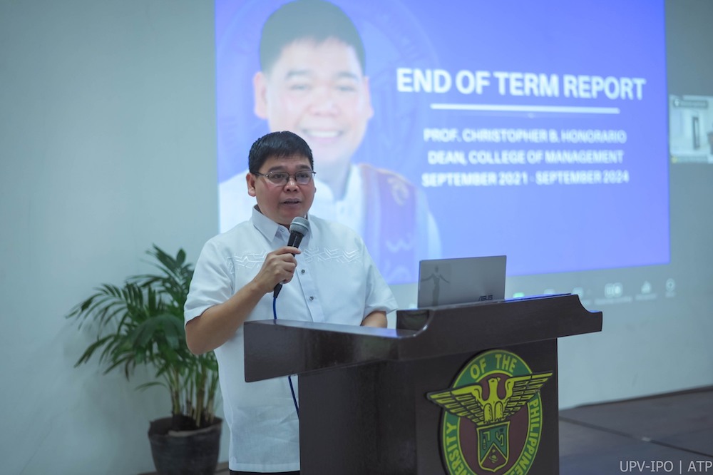 Dean Honorario delivers his State of the UPV College of Management address and presents his vision paper