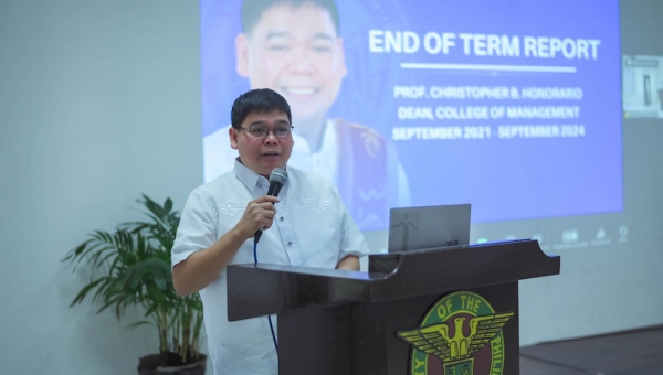 Dean Honorario delivers his State of the UPV College of Management address and presents his vision paper
