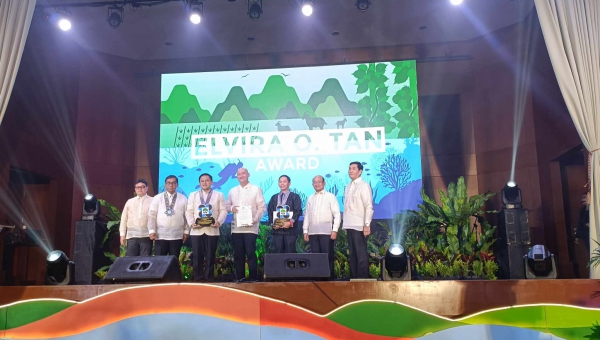 CFOS paper receives Dr. Elvira O. Tan awards