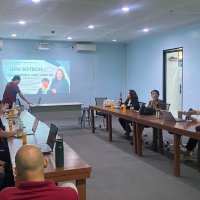 ChE PRB Chair visits UPV, awards Certificate of Compliance